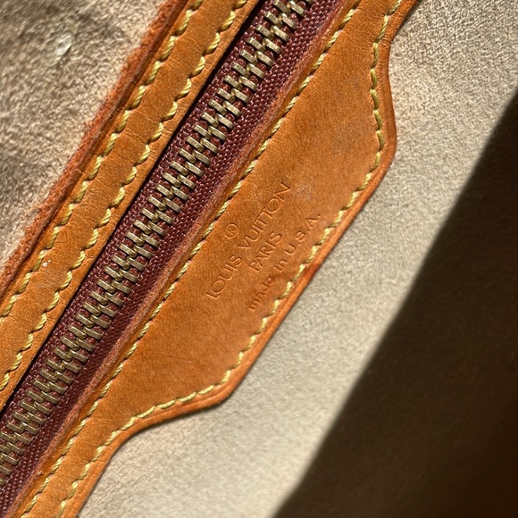 Authentic Louis Vuitton Shoulder Bag - Vintage July 2002, USA made - Picture 15 of 16